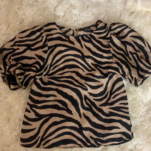 Puff Sleeve Zebra Print Blouse - Picture 3 of 3